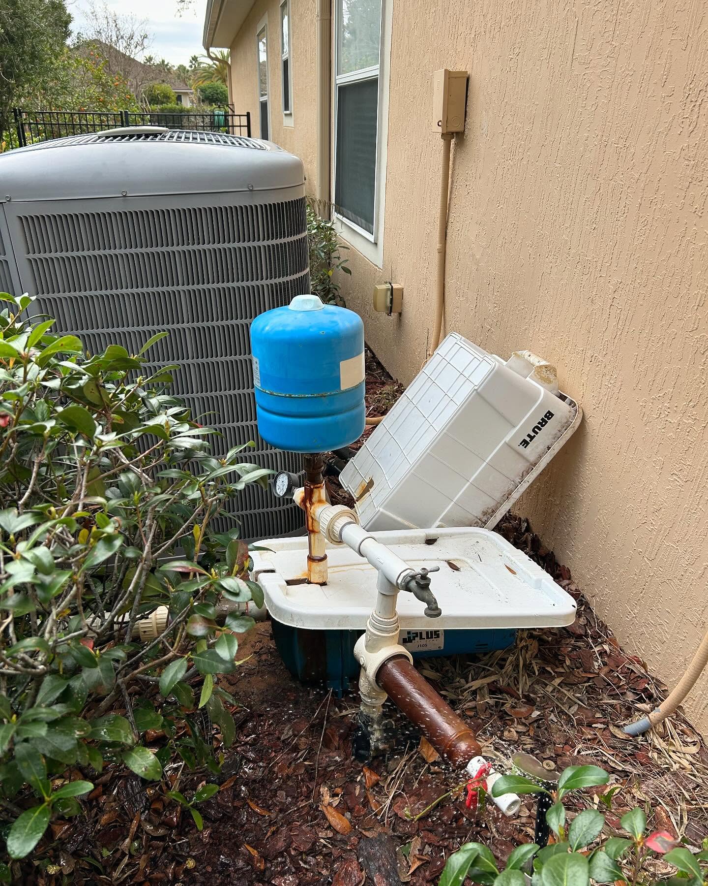 Irrigation pressure tank and pump equipment